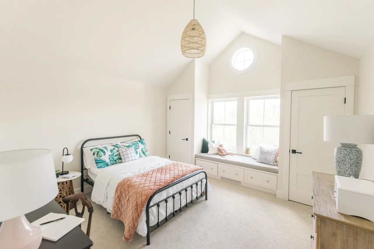 The Riverview - Bedroom