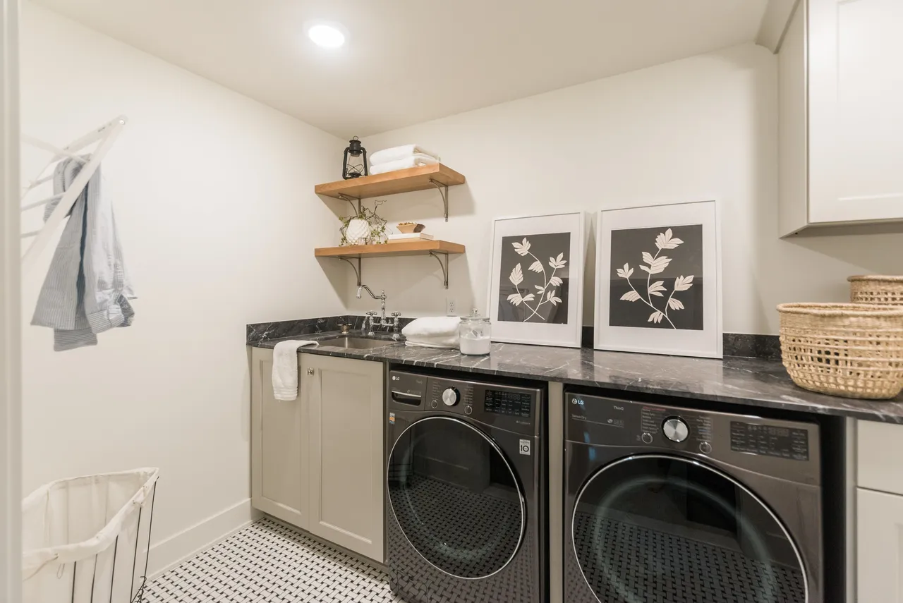 The Riverview - Laundry Room
