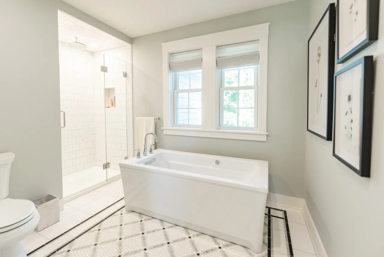 The Mondovi - Bathroom